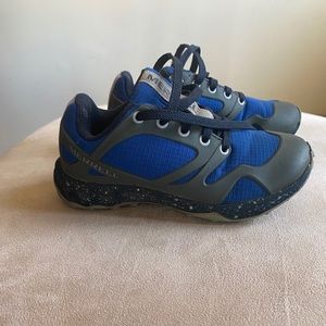Merrell kids sneaker /hiking shoe